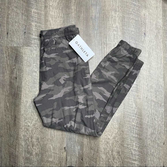 Athleta Pants - Athleta Camo Farallon Joggers 27” NEW Size 4
